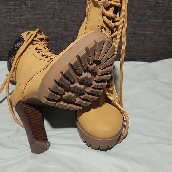 Guess heeled platform boots - Picture 2 of 7